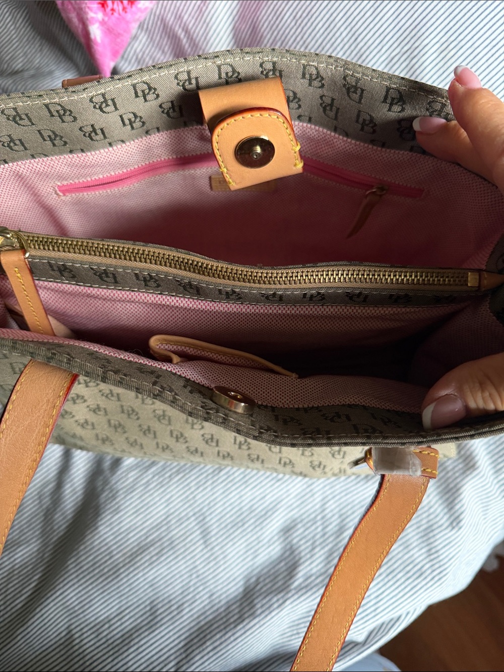 Dooney & Bourke Tote Bag Signature Gray Shoulder Bag w Blue Hang Tag NWOT - Picture 6 of 8